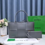 Luxury BOTTEGA VENETA Medium Arco Tote Bag 36CM